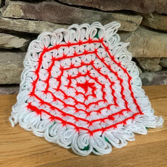 VTG 2 Crochet Christmas Trivets Hot Pads Table Linens Doilies Handmade Cottage - Picture 4 of 8